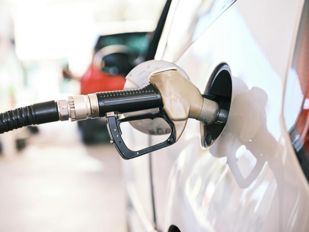What Are the Best Driving Habits to Conserve Fuel?